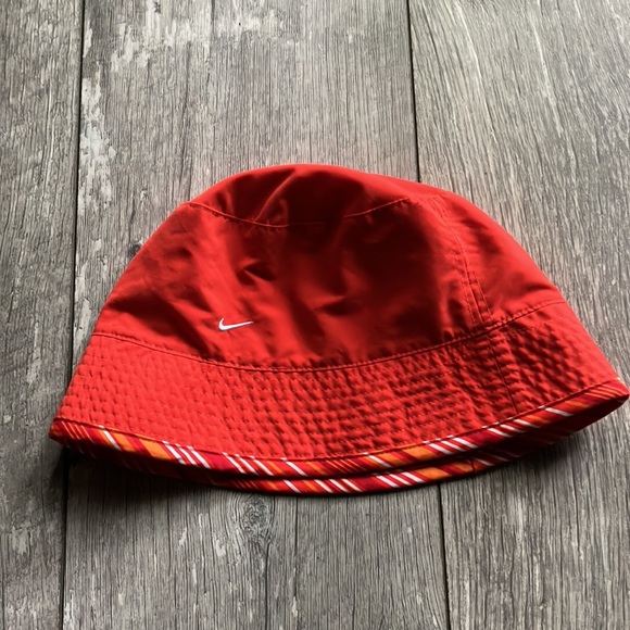 NIKE Reversible Bucket Hat - Picture 2 of 6